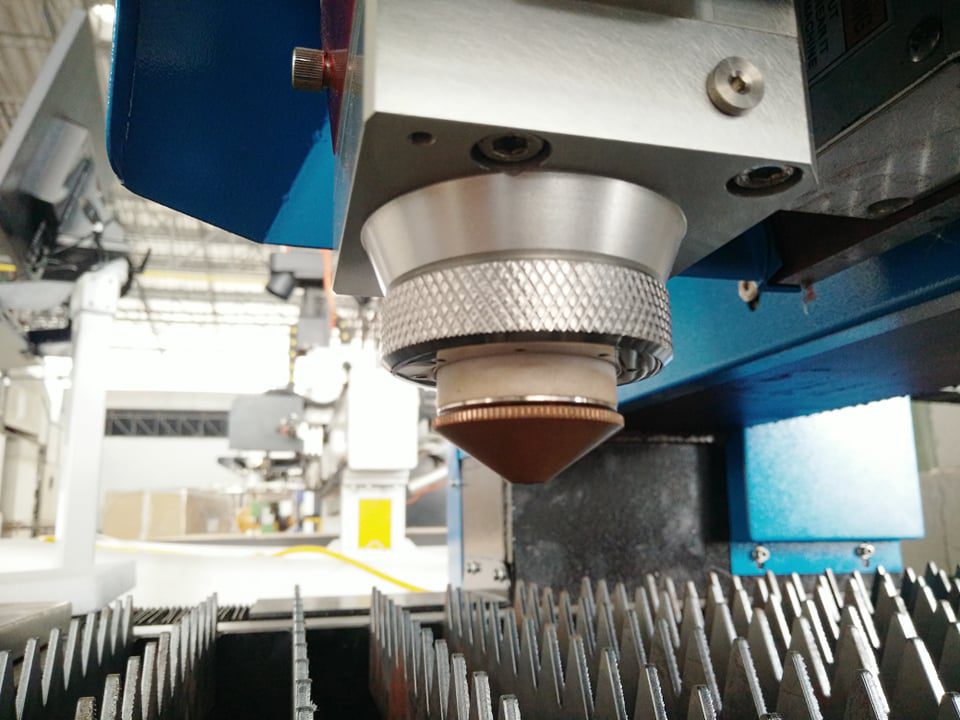 Nozzle fiber laser machines