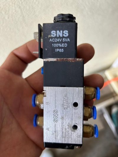 SK_Two five-way solenoid valve 4V210-08 A AC24V – อะไหล่เครื่องเสียบไม้
